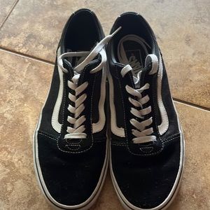 Men’s 8.5 vans shoes decent condition worn a few times but they were too big